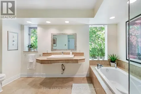 138 Lee Avenue Toronto (the Beaches) ON M4E 2P3