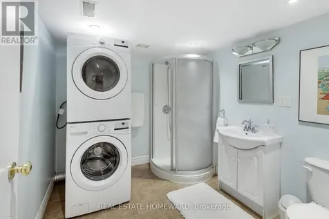138 Lee Avenue Toronto (the Beaches) ON M4E 2P3