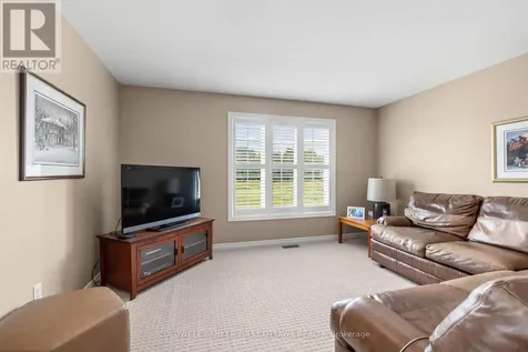 6 Blackshire Circle Ottawa ON K2J 5L8