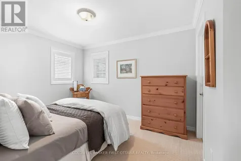 6 Blackshire Circle Ottawa ON K2J 5L8