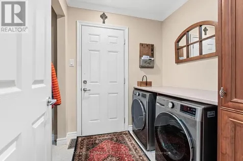 6 Blackshire Circle Ottawa ON K2J 5L8