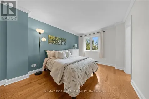 222 Russell Avenue Ottawa ON K1N 7X5