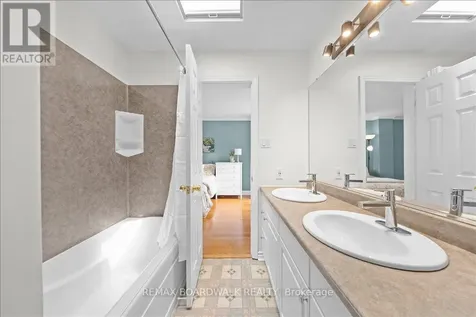 222 Russell Avenue Ottawa ON K1N 7X5
