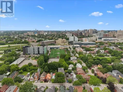 222 Russell Avenue Ottawa ON K1N 7X5