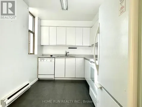 2760 Carousel Crescent Ottawa ON K1T 2N4