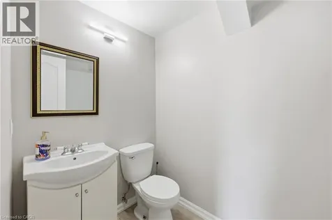 42 Terrace Avenue Welland ON L3C 2C4