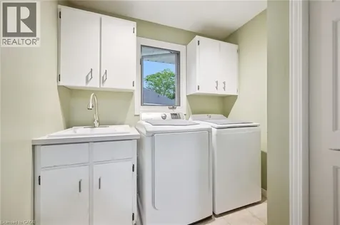 18 Dunnington Court Kitchener ON N2A 3M5