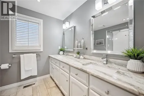 18 Dunnington Court Kitchener ON N2A 3M5