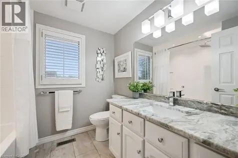 18 Dunnington Court Kitchener ON N2A 3M5