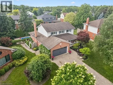 18 Dunnington Court Kitchener ON N2A 3M5