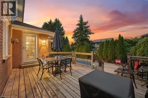 18 Dunnington Court Kitchener ON N2A 3M5