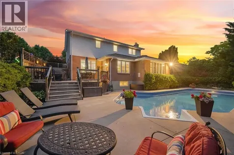 18 Dunnington Court Kitchener ON N2A 3M5
