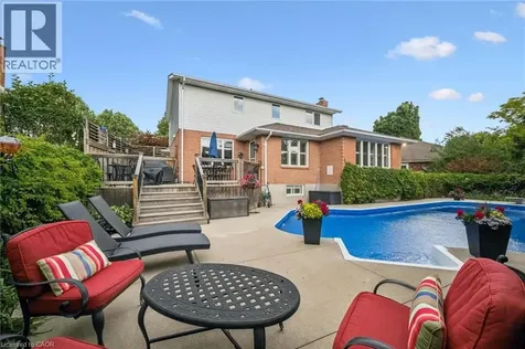 18 Dunnington Court Kitchener ON N2A 3M5