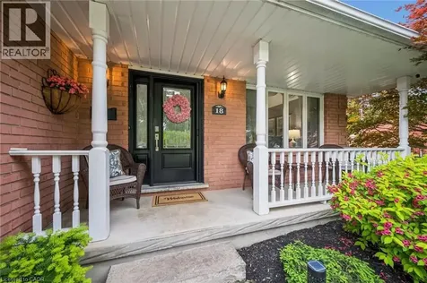 18 Dunnington Court Kitchener ON N2A 3M5