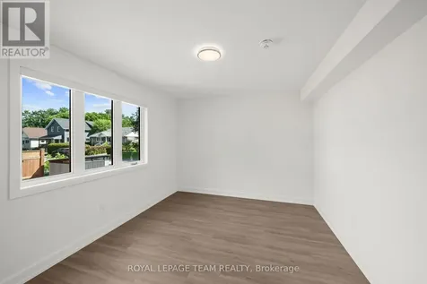 998 Hollington Street Ottawa ON K1Z 6K6