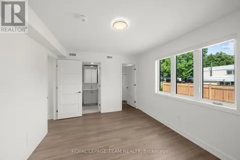 998 Hollington Street Ottawa ON K1Z 6K6
