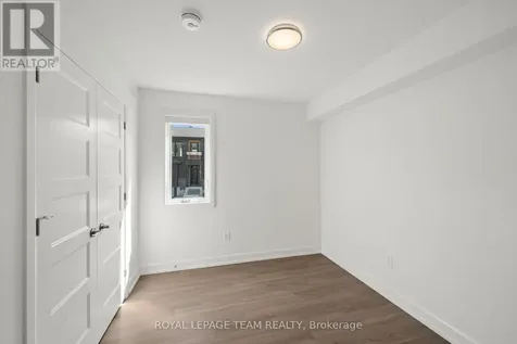 998 Hollington Street Ottawa ON K1Z 6K6