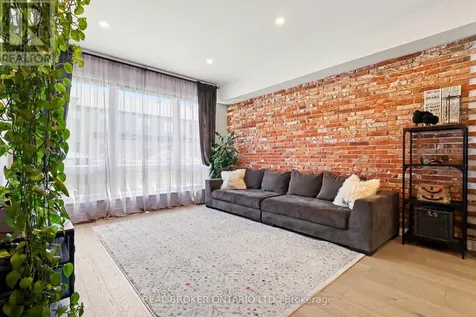 769 Cairn Crescent Ottawa ON K1W 0P4