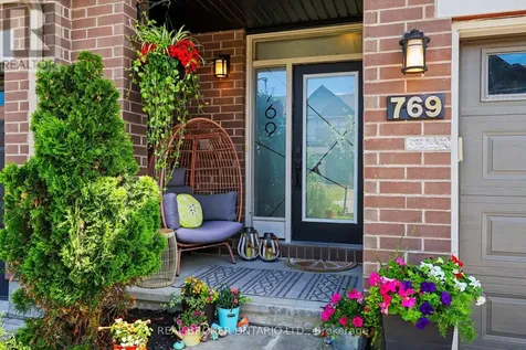 769 Cairn Crescent Ottawa ON K1W 0P4