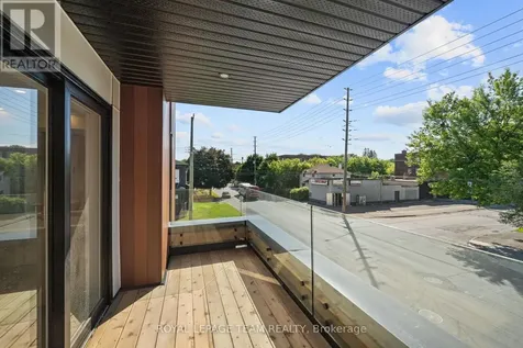 998 Hollington Street Ottawa ON K1Z 7Z9