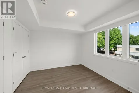 998 Hollington Street Ottawa ON K1Z 7Z9