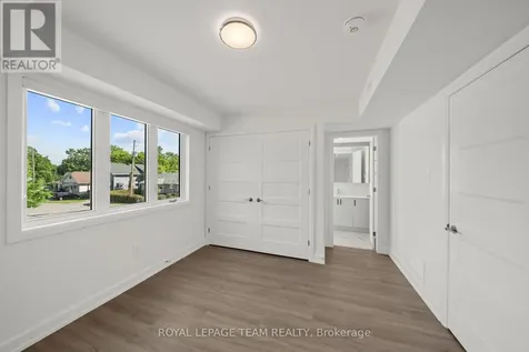 998 Hollington Street Ottawa ON K1Z 7Z9