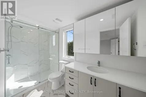 998 Hollington Street Ottawa ON K1Z 7Z9