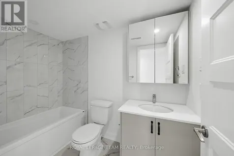 998 Hollington Street Ottawa ON K1Z 7Z9