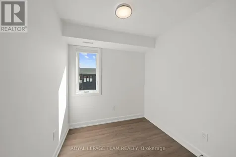 998 Hollington Street Ottawa ON K1Z 7Z9