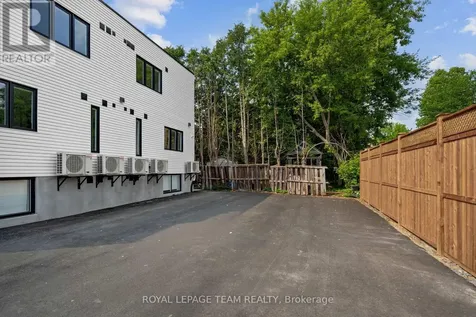 998 Hollington Street Ottawa ON K1Z 7Z9