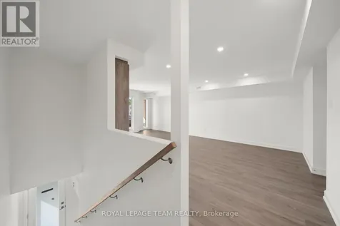 998 Hollington Street Ottawa ON K1Z 7Z9