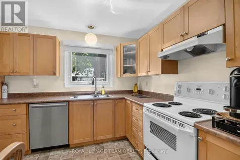 3 Haywood Crescent Ottawa ON K2L 2J3