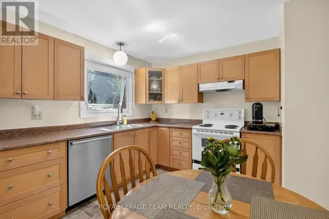 3 Haywood Crescent Ottawa ON K2L 2J3