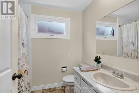3 Haywood Crescent Ottawa ON K2L 2J3