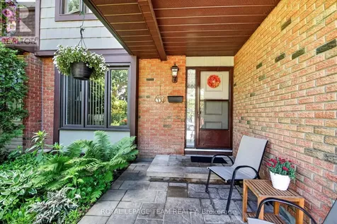3 Haywood Crescent Ottawa ON K2L 2J3