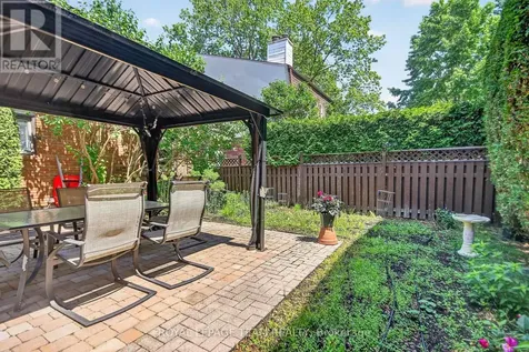 3 Haywood Crescent Ottawa ON K2L 2J3