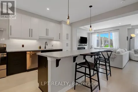 815 Kiniw Private Ottawa ON K1K 4Z4