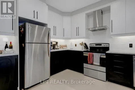 815 Kiniw Private Ottawa ON K1K 4Z4