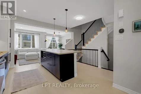 815 Kiniw Private Ottawa ON K1K 4Z4