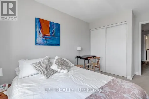 815 Kiniw Private Ottawa ON K1K 4Z4