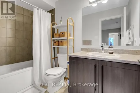 815 Kiniw Private Ottawa ON K1K 4Z4