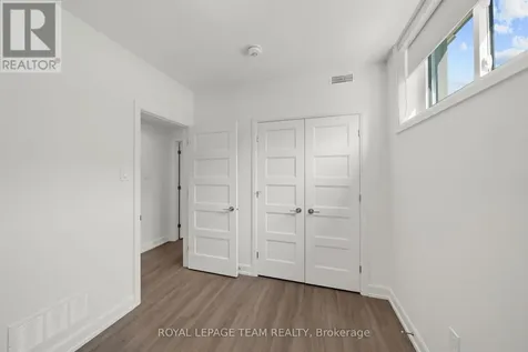 998 Hollington Street Ottawa ON K1Z 6K6