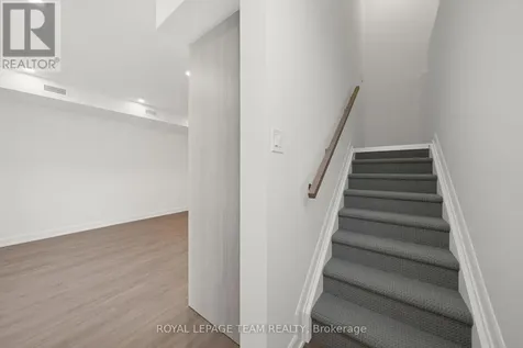 998 Hollington Street Ottawa ON K1Z 6K6