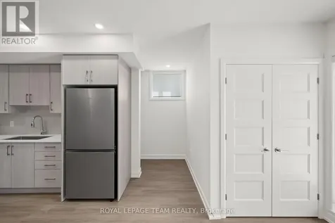 998 Hollington Street Ottawa ON K1Z 6K6
