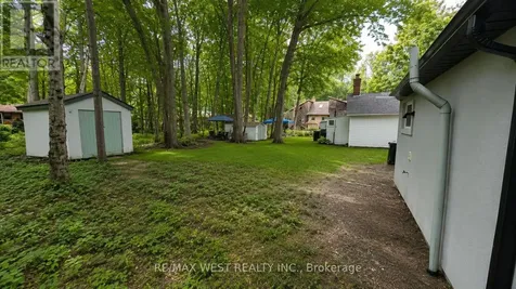 91 30th Street North Wasaga Beach ON L9Z 2C8