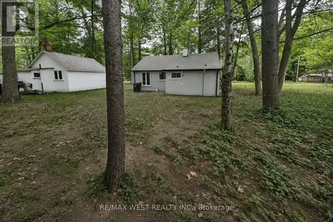 91 30th Street North Wasaga Beach ON L9Z 2C8
