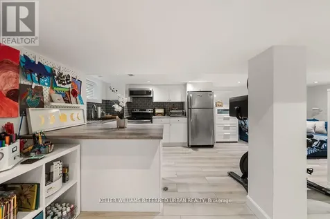 8 Cloverlawn Avenue Toronto (oakwood Village) ON M6E 1H3