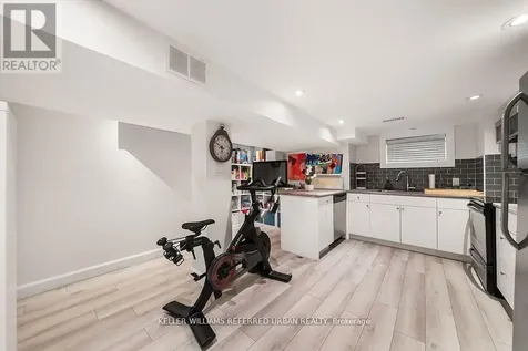 8 Cloverlawn Avenue Toronto (oakwood Village) ON M6E 1H3