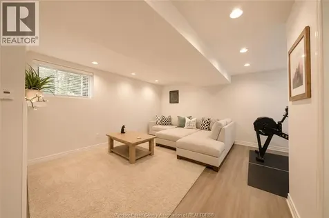 3939 Longfellow Windsor ON N9G 2B4