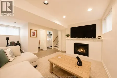 3939 Longfellow Windsor ON N9G 2B4